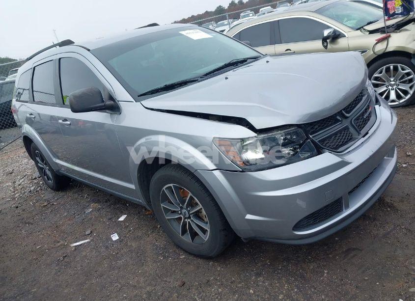 2018 Dodge Journey SE (VIN 3C4PDCAB4JT208620) main photo