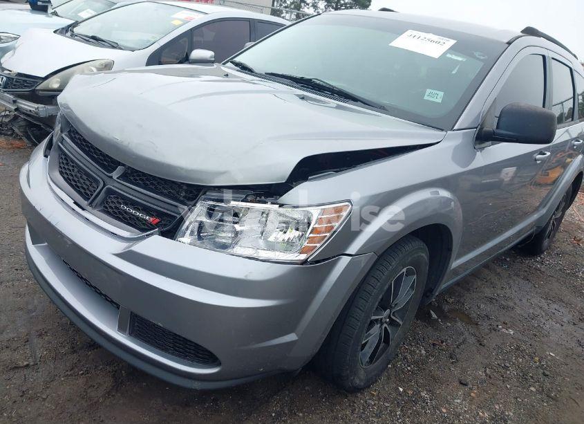Photo 2 of 2018 Dodge Journey SE (VIN 3C4PDCAB4JT208620)