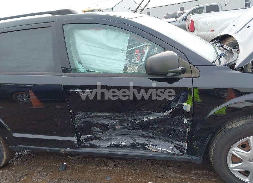 Photo 6 of 2017 Dodge Journey SE (VIN 3C4PDCAB5HT558994)