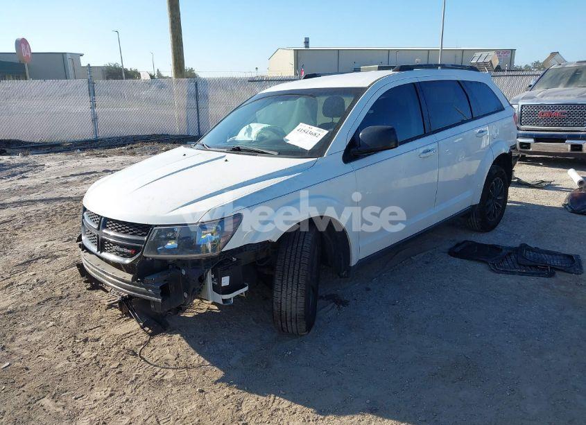 Photo 2 of 2017 Dodge Journey SE (VIN 3C4PDCAB5HT573754)
