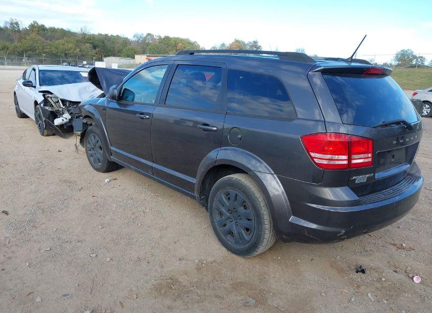 Photo 3 of 2017 Dodge Journey SE (VIN 3C4PDCAB5HT694672)