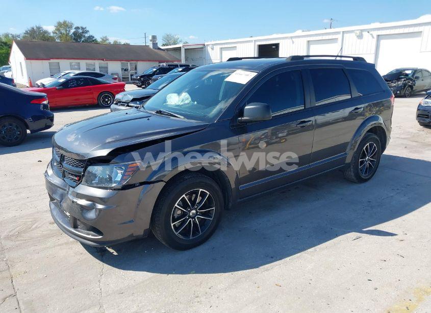 Photo 2 of 2018 Dodge Journey SE (VIN 3C4PDCAB5JT196462)
