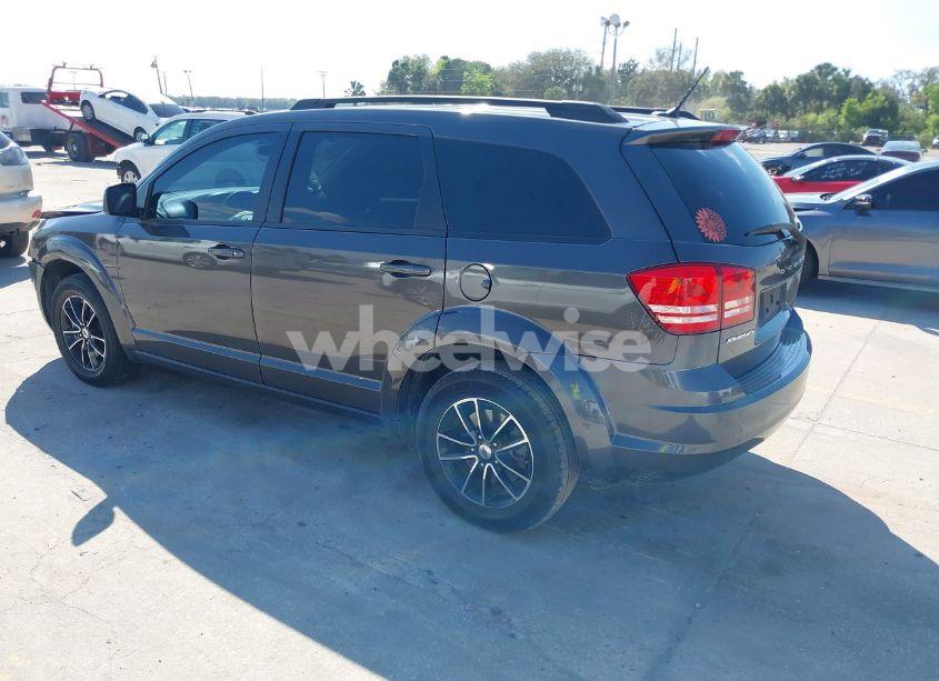 Photo 3 of 2018 Dodge Journey SE (VIN 3C4PDCAB5JT196462)