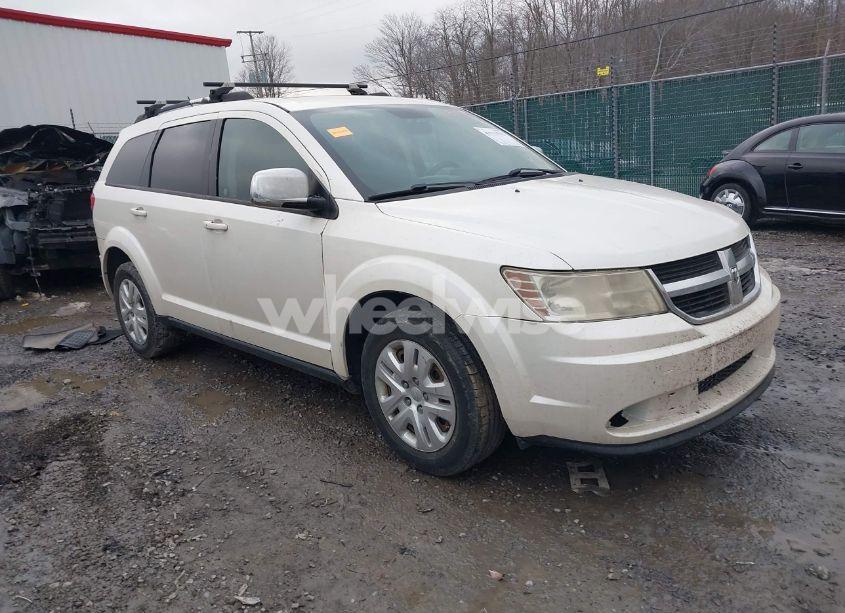 2018 Dodge Journey SE (VIN 3C4PDCAB5JT243327) main photo