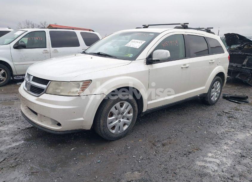 Photo 2 of 2018 Dodge Journey SE (VIN 3C4PDCAB5JT243327)