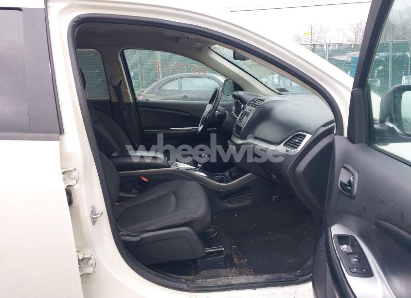 Photo 5 of 2018 Dodge Journey SE (VIN 3C4PDCAB5JT243327)