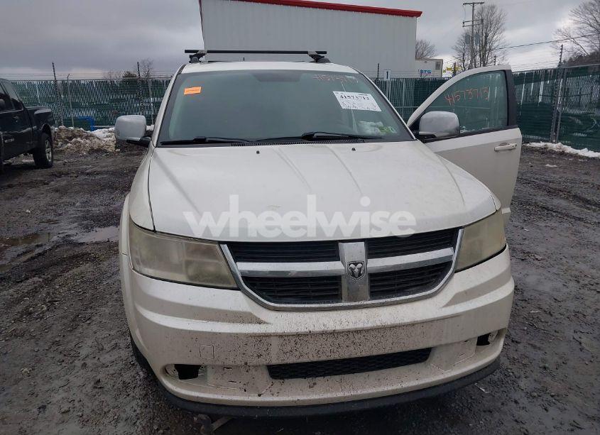 Photo 6 of 2018 Dodge Journey SE (VIN 3C4PDCAB5JT243327)