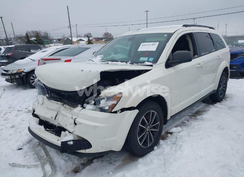 Photo 2 of 2018 Dodge Journey SE (VIN 3C4PDCAB5JT385130)