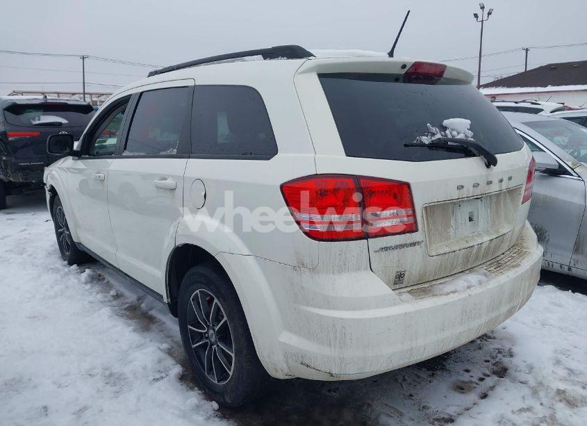 Photo 3 of 2018 Dodge Journey SE (VIN 3C4PDCAB5JT385130)
