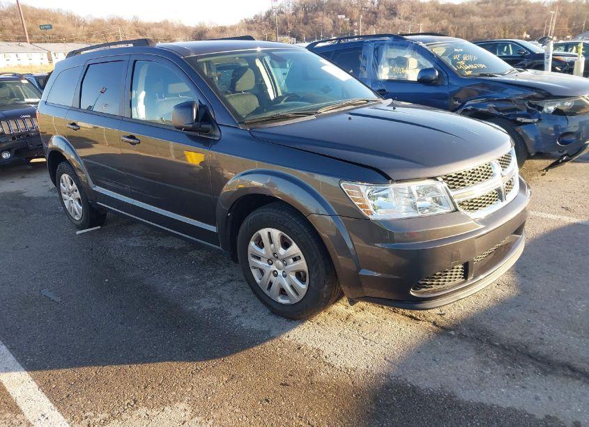 2018 Dodge Journey SE (VIN 3C4PDCAB5JT427084) main photo