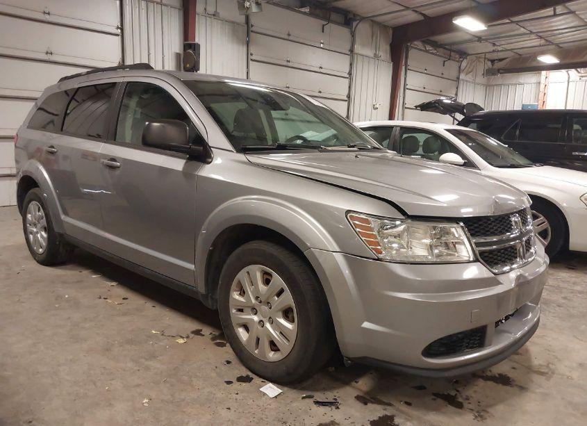2018 Dodge Journey SE (VIN 3C4PDCAB5JT444144) main photo
