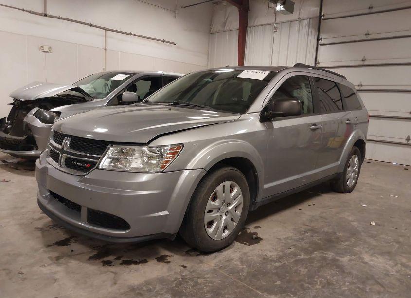 Photo 2 of 2018 Dodge Journey SE (VIN 3C4PDCAB5JT444144)