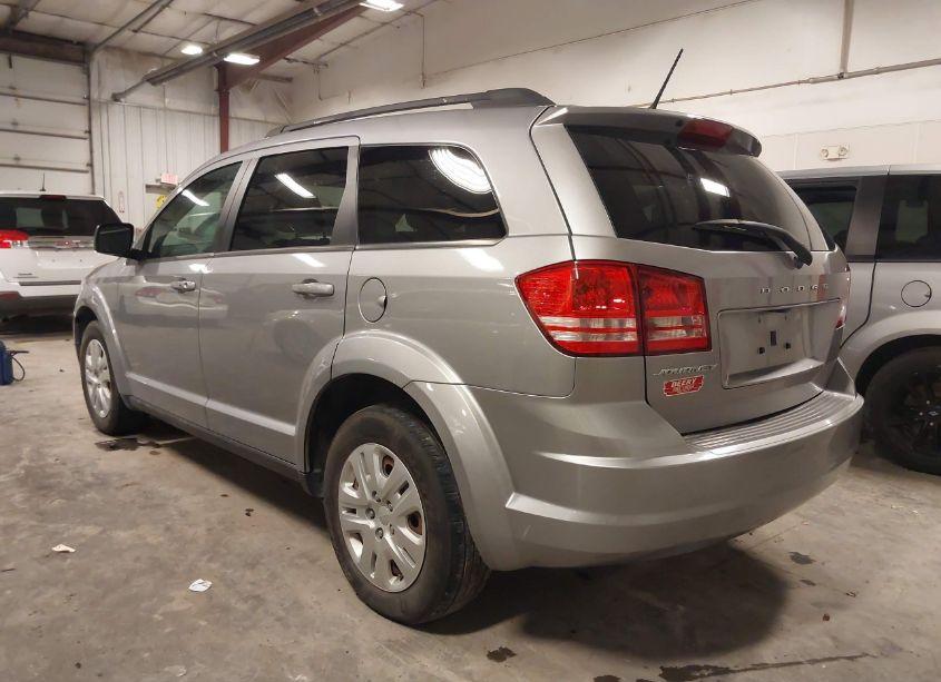 Photo 3 of 2018 Dodge Journey SE (VIN 3C4PDCAB5JT444144)