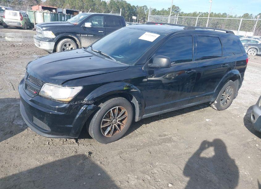 Photo 2 of 2018 Dodge Journey SE (VIN 3C4PDCAB5JT515357)