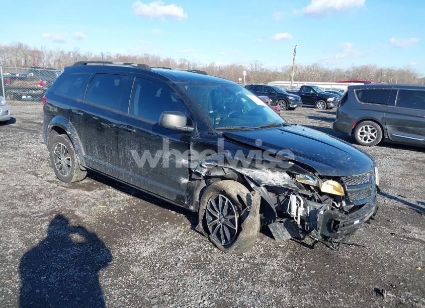 2018 Dodge Journey SE (VIN 3C4PDCAB5JT535902) main photo