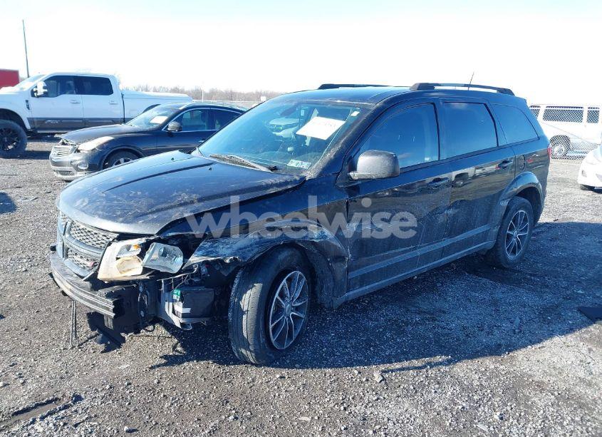 Photo 2 of 2018 Dodge Journey SE (VIN 3C4PDCAB5JT535902)