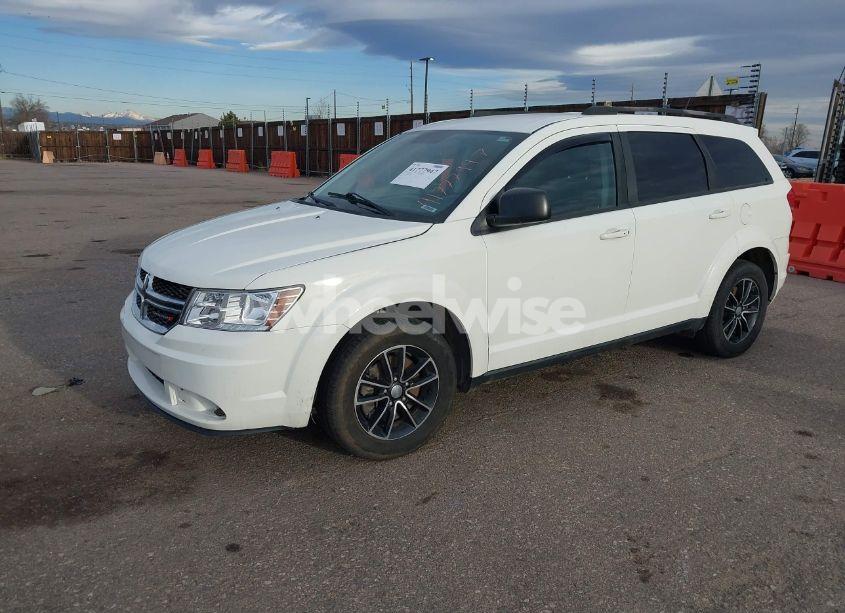 Photo 2 of 2017 Dodge Journey SE (VIN 3C4PDCAB6HT670624)