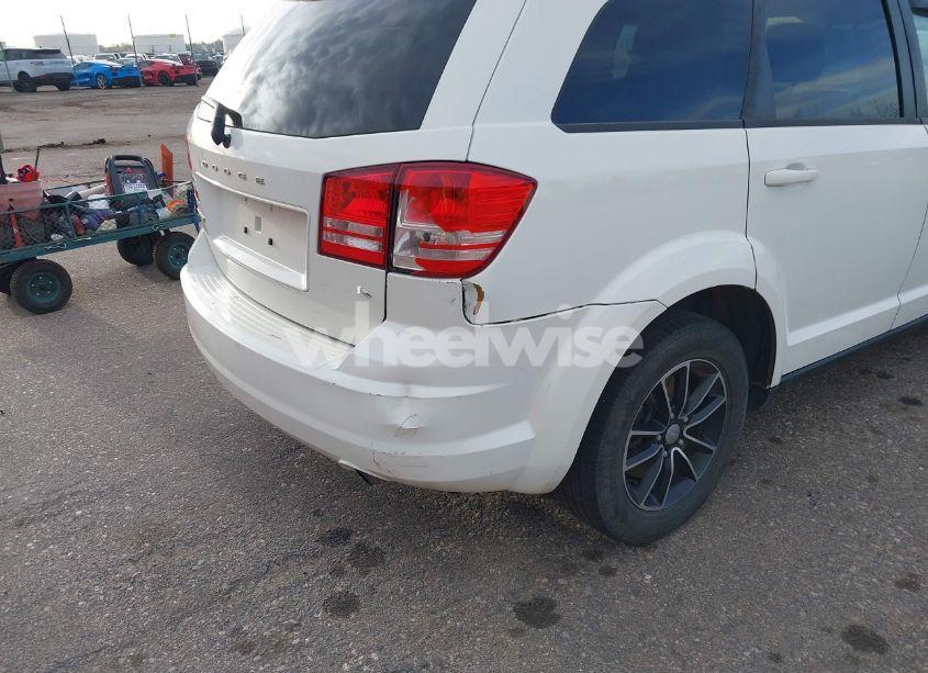 Photo 6 of 2017 Dodge Journey SE (VIN 3C4PDCAB6HT670624)