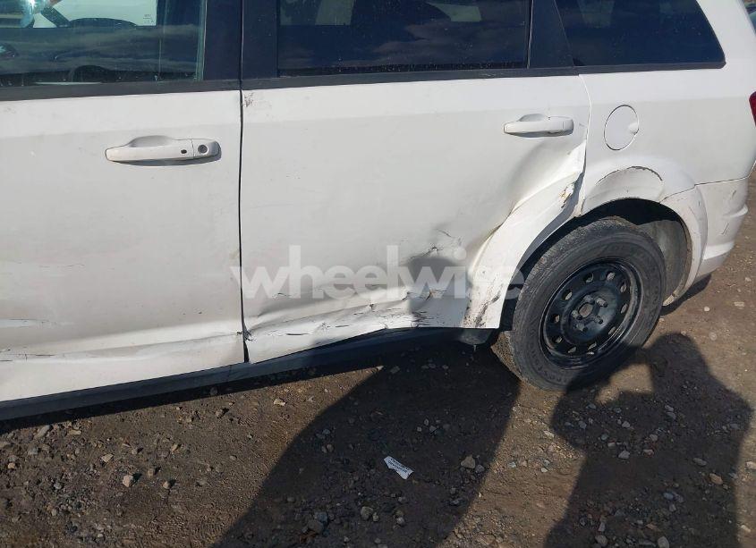 Photo 6 of 2018 Dodge Journey SE (VIN 3C4PDCAB6JT183669)