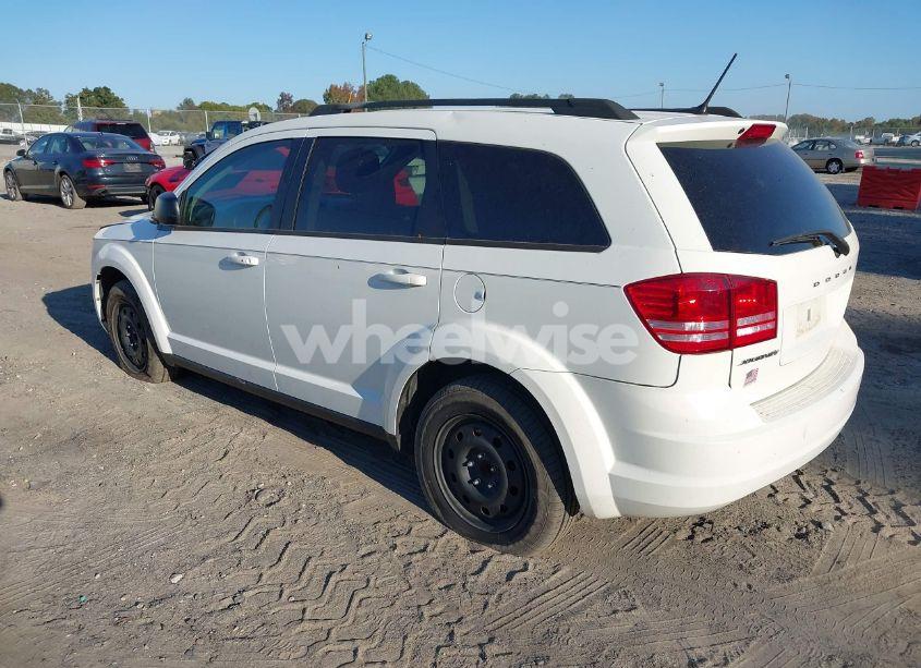 Photo 3 of 2018 Dodge Journey SE (VIN 3C4PDCAB6JT184062)