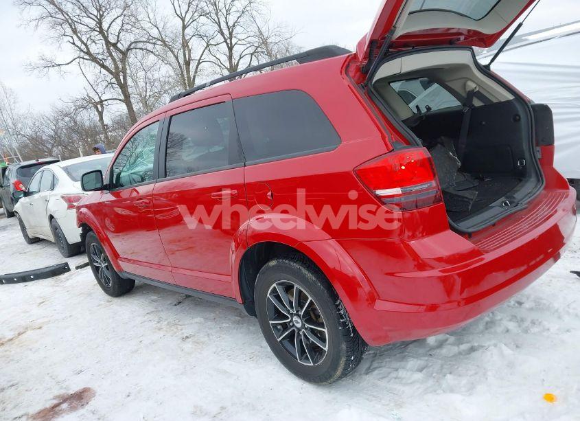 Photo 3 of 2018 Dodge Journey SE (VIN 3C4PDCAB6JT310002)