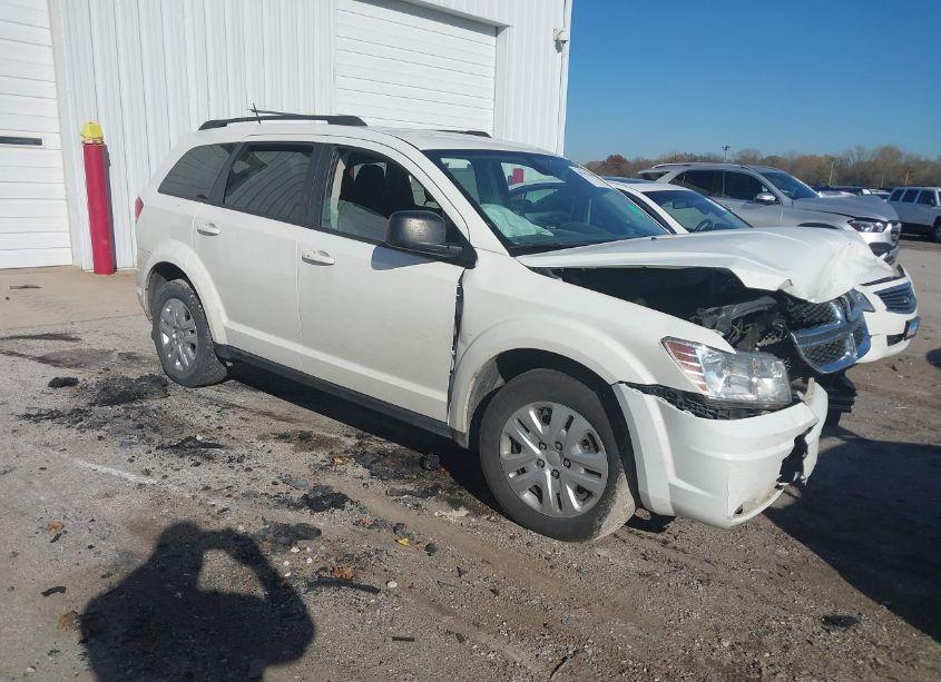 2018 Dodge Journey SE (VIN 3C4PDCAB6JT310422) main photo