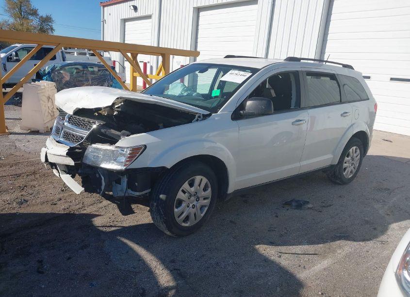 Photo 2 of 2018 Dodge Journey SE (VIN 3C4PDCAB6JT310422)