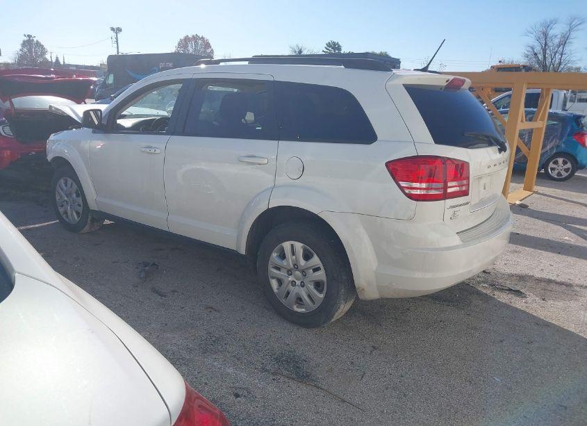 Photo 3 of 2018 Dodge Journey SE (VIN 3C4PDCAB6JT310422)