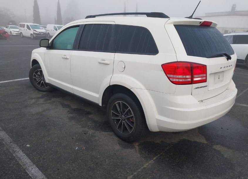 Photo 3 of 2018 Dodge Journey SE (VIN 3C4PDCAB6JT383967)