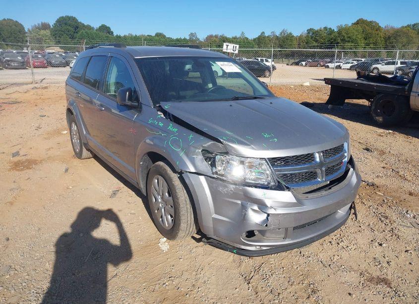 2018 Dodge Journey SE (VIN 3C4PDCAB6JT383970) main photo