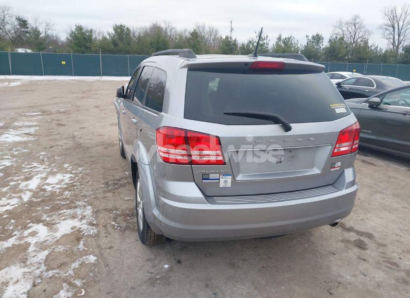 Photo 3 of 2018 Dodge Journey SE (VIN 3C4PDCAB6JT421424)