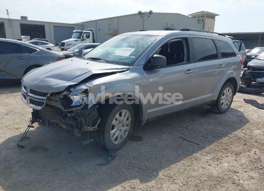 Photo 2 of 2018 Dodge Journey SE (VIN 3C4PDCAB6JT439552)