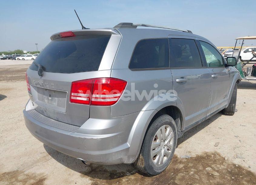 Photo 4 of 2018 Dodge Journey SE (VIN 3C4PDCAB6JT439552)