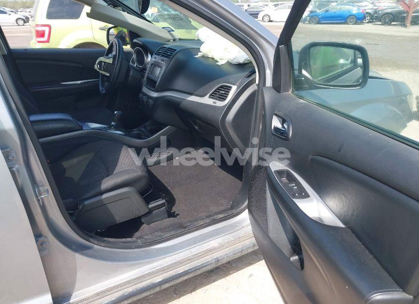 Photo 5 of 2018 Dodge Journey SE (VIN 3C4PDCAB6JT439552)