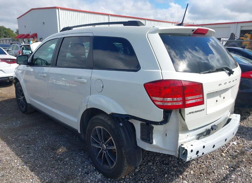 Photo 3 of 2018 Dodge Journey SE (VIN 3C4PDCAB6JT445190)