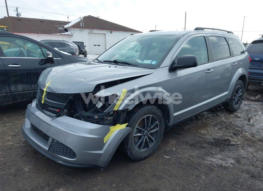 Photo 2 of 2018 Dodge Journey SE (VIN 3C4PDCAB6JT448607)