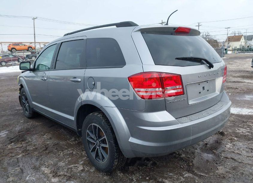 Photo 3 of 2018 Dodge Journey SE (VIN 3C4PDCAB6JT448607)