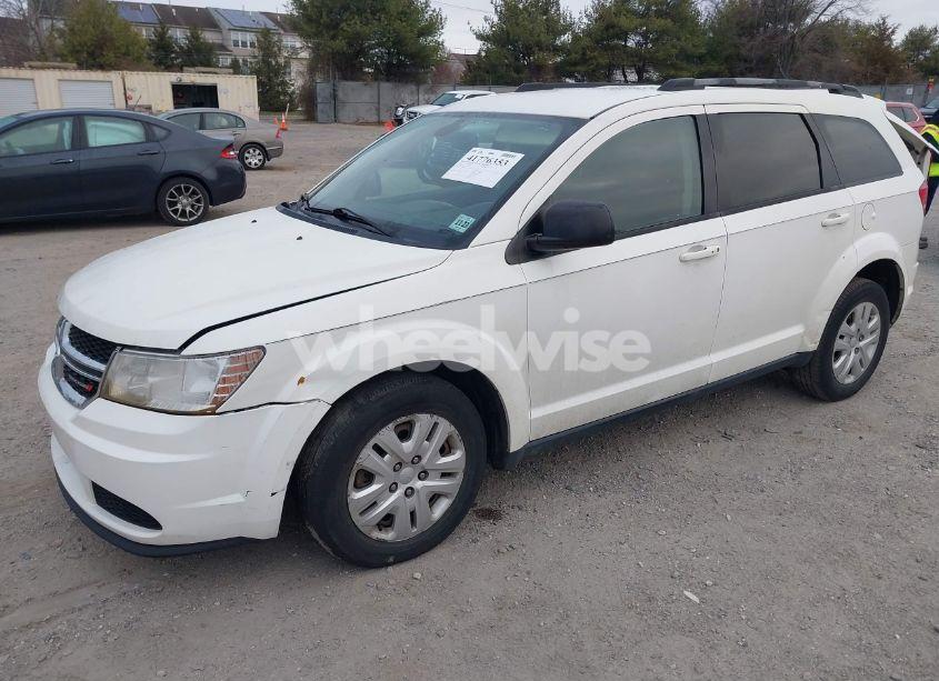 Photo 2 of 2018 Dodge Journey SE (VIN 3C4PDCAB6JT491005)