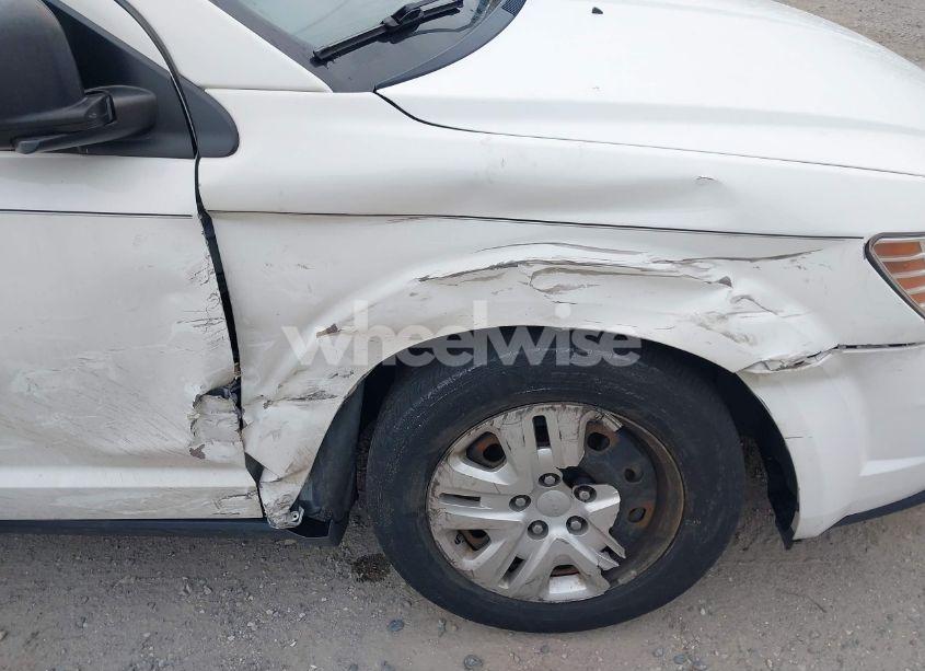 Photo 6 of 2018 Dodge Journey SE (VIN 3C4PDCAB6JT491005)