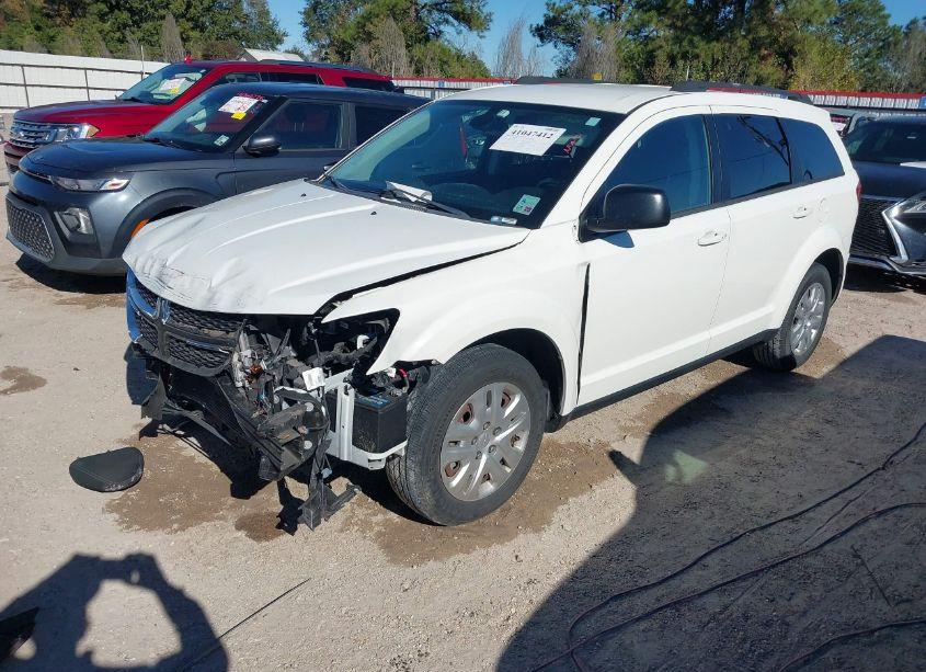 Photo 2 of 2018 Dodge Journey SE (VIN 3C4PDCAB6JT508630)