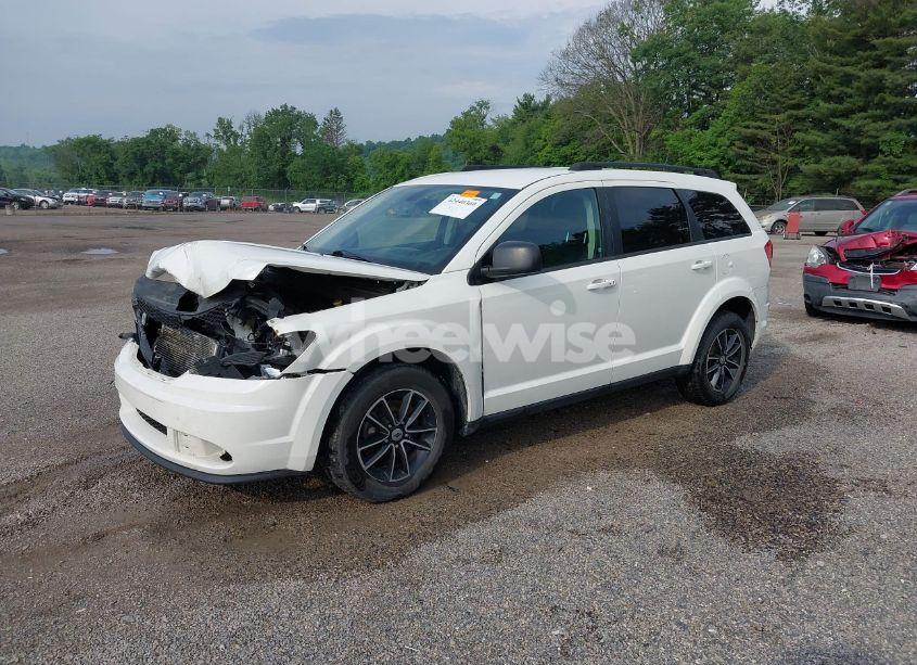 Photo 2 of 2018 Dodge Journey SE (VIN 3C4PDCAB6JT520874)