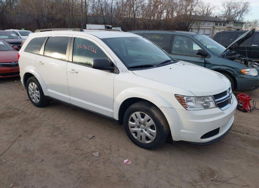 2016 Dodge Journey SE (VIN 3C4PDCAB7GT151970) main photo