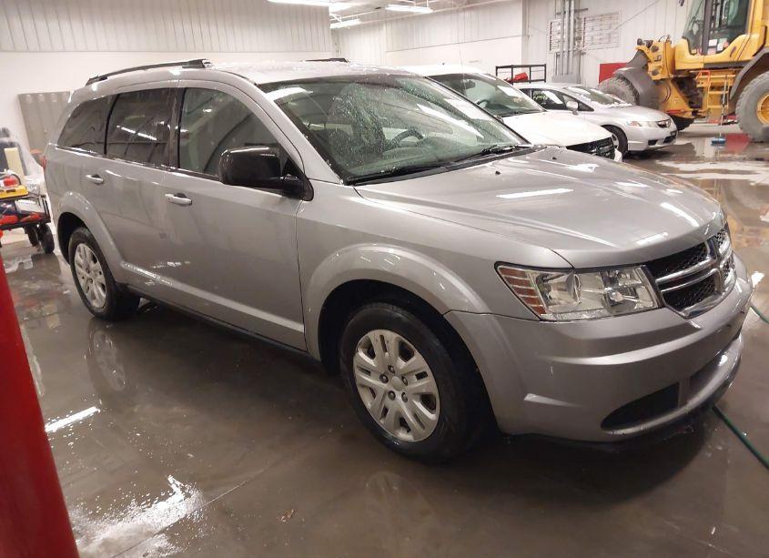 2017 Dodge Journey SE (VIN 3C4PDCAB7HT507335) main photo
