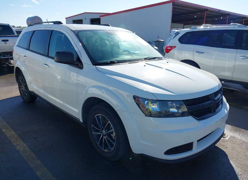 2017 Dodge Journey SE (VIN 3C4PDCAB7HT683589) main photo