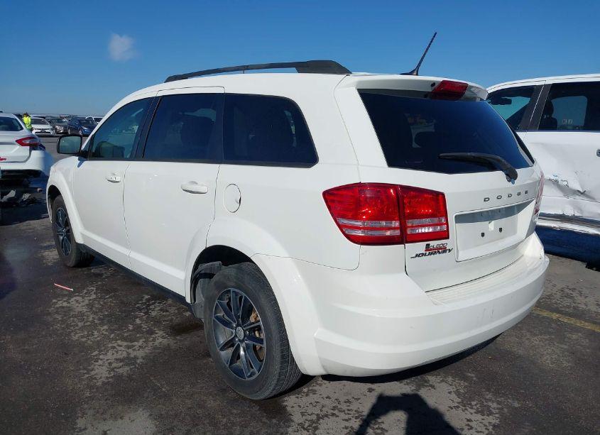 Photo 3 of 2017 Dodge Journey SE (VIN 3C4PDCAB7HT683589)