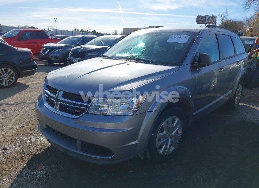 Photo 2 of 2018 Dodge Journey SE (VIN 3C4PDCAB7JT274269)