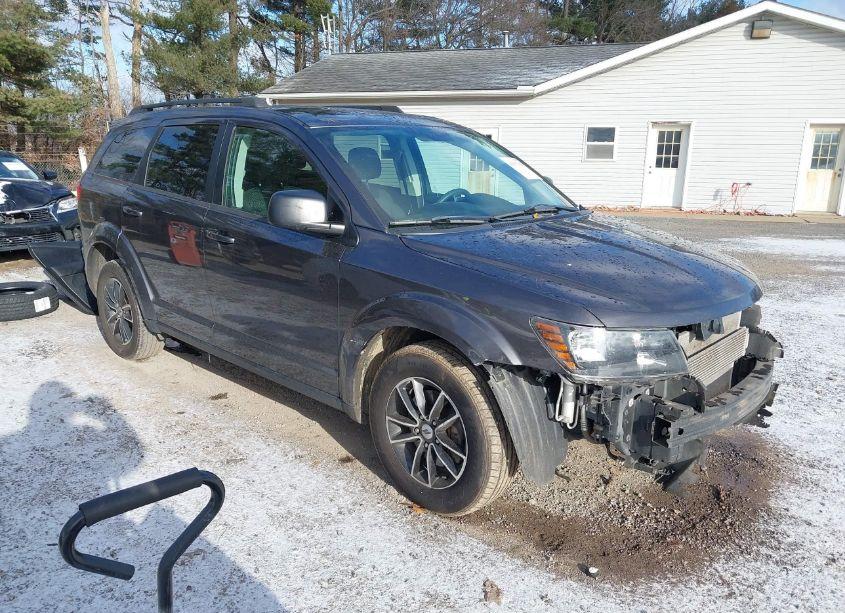 2018 Dodge Journey SE (VIN 3C4PDCAB7JT345633) main photo