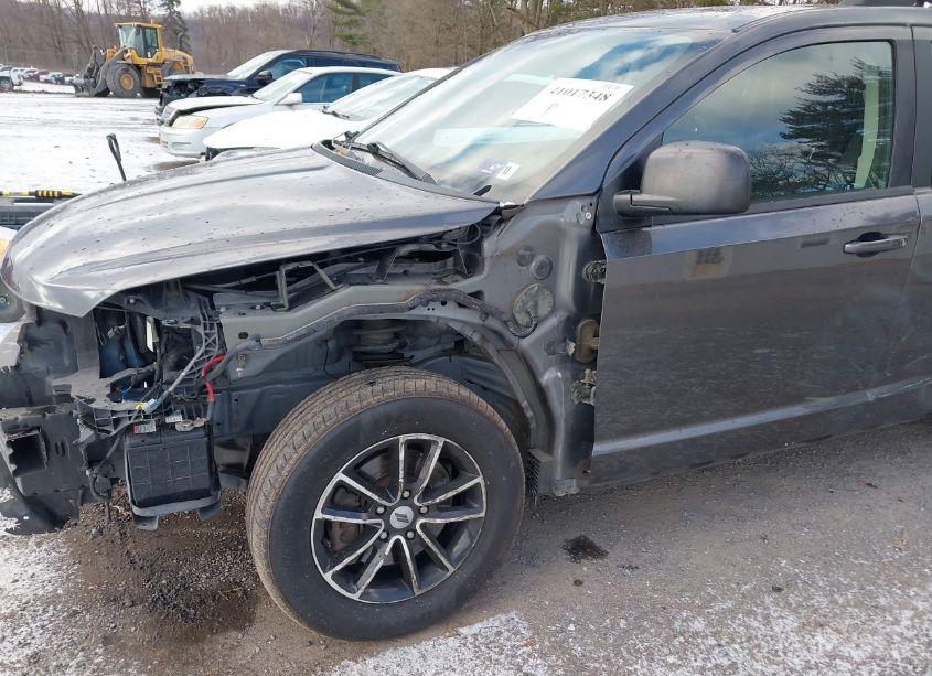 Photo 18 of 2018 Dodge Journey SE (VIN 3C4PDCAB7JT345633)