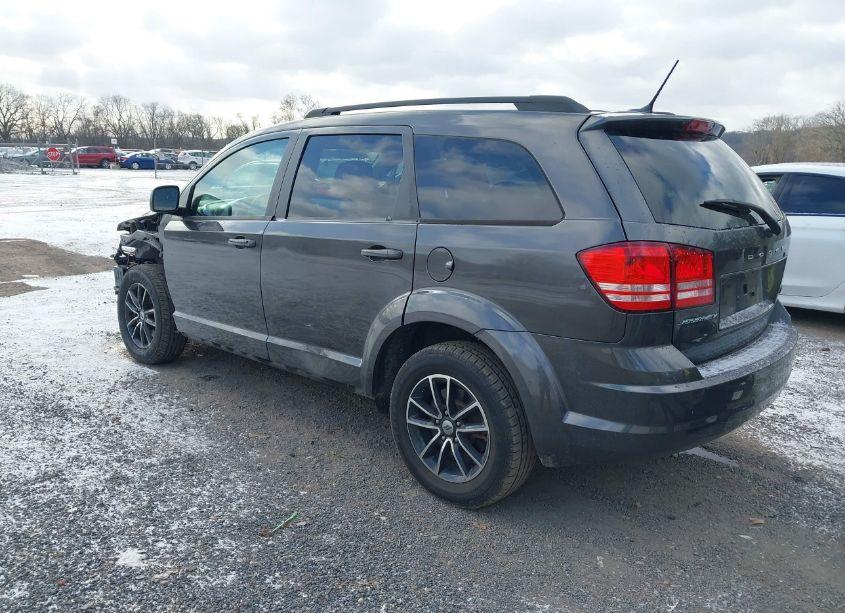 Photo 3 of 2018 Dodge Journey SE (VIN 3C4PDCAB7JT345633)