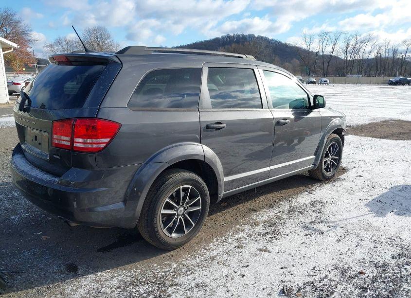 Photo 4 of 2018 Dodge Journey SE (VIN 3C4PDCAB7JT345633)